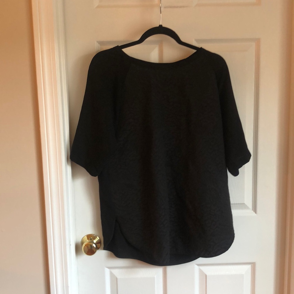Black Animal Print Curved Hem 3/4 Sleeve Blouse medium